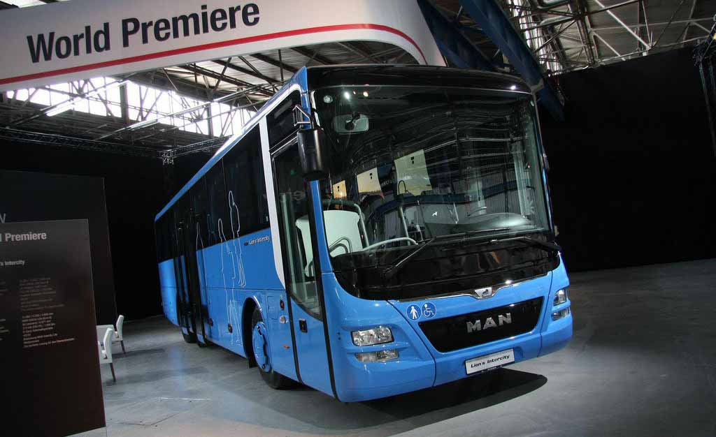 man_prezentoval_avtobus_lions_intercity